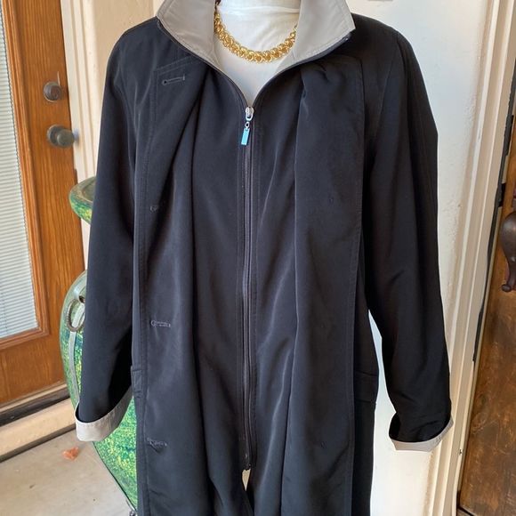 Waterproof trench coat style with removable warm lining size petite medium - Picture 3 of 13